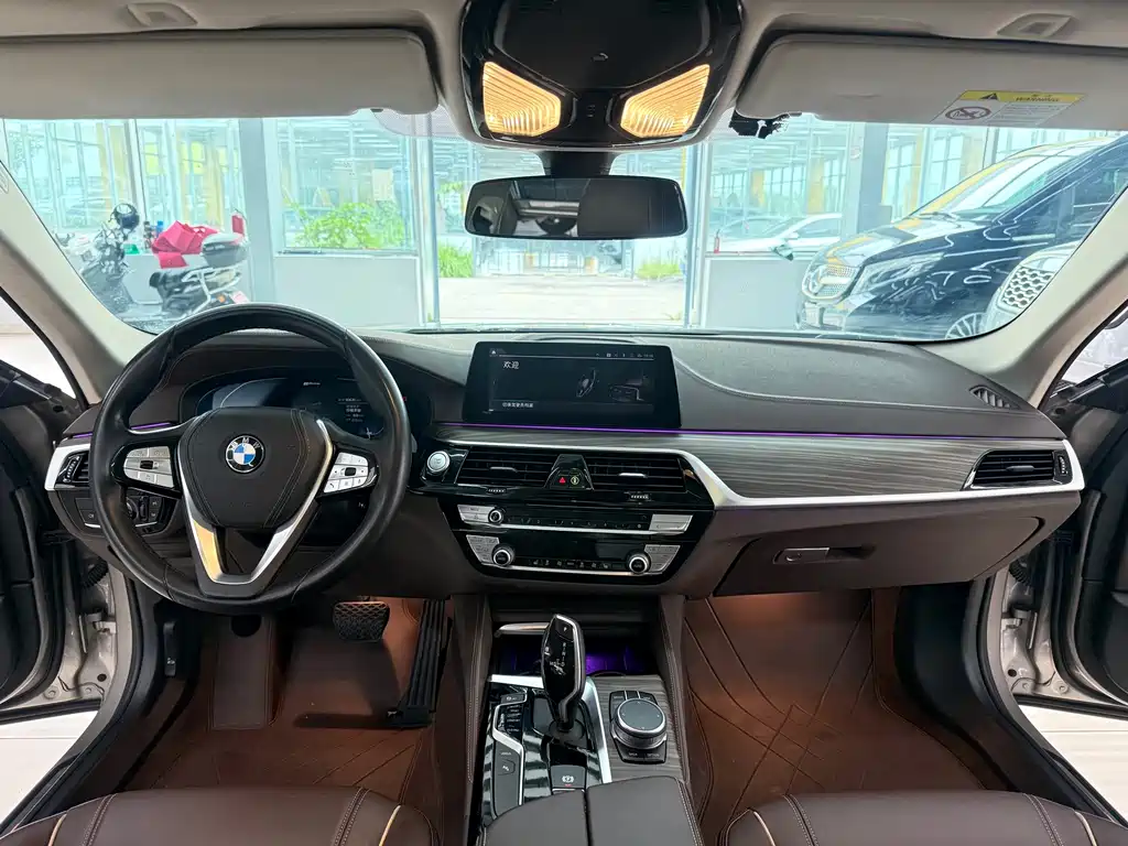 BMW 5 Series New Energy — миниатюра 7