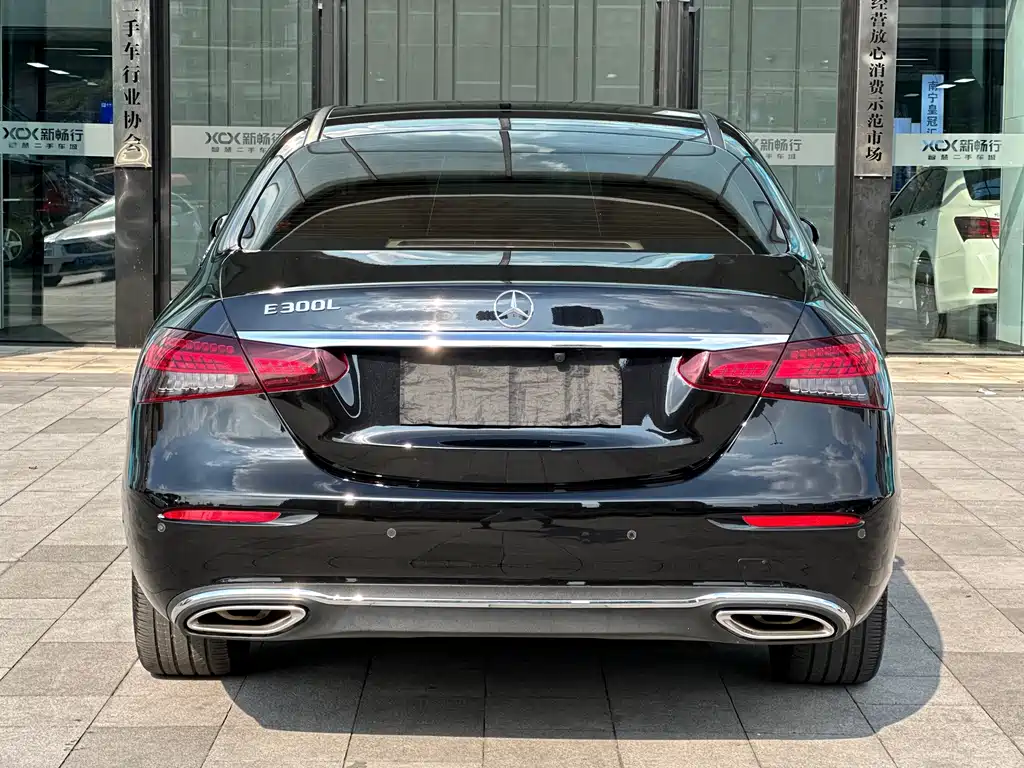Mercedes-Benz E-Class — миниатюра 3