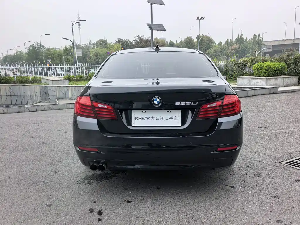 BMW 5 Series — миниатюра 7