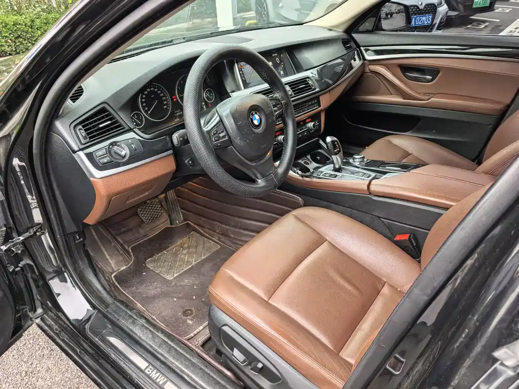 BMW 5 Series — миниатюра 11
