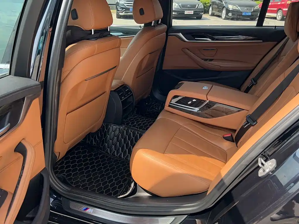 BMW 5 Series — миниатюра 11
