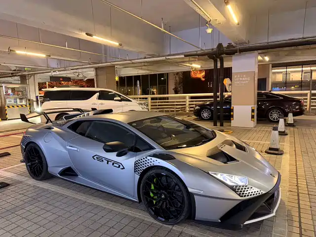 LAMBORGHINI HURACÁN