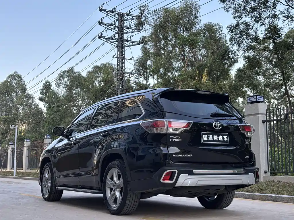 TOYOTA HIGHLANDER