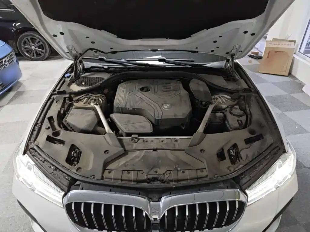 BMW 5 Series — миниатюра 20