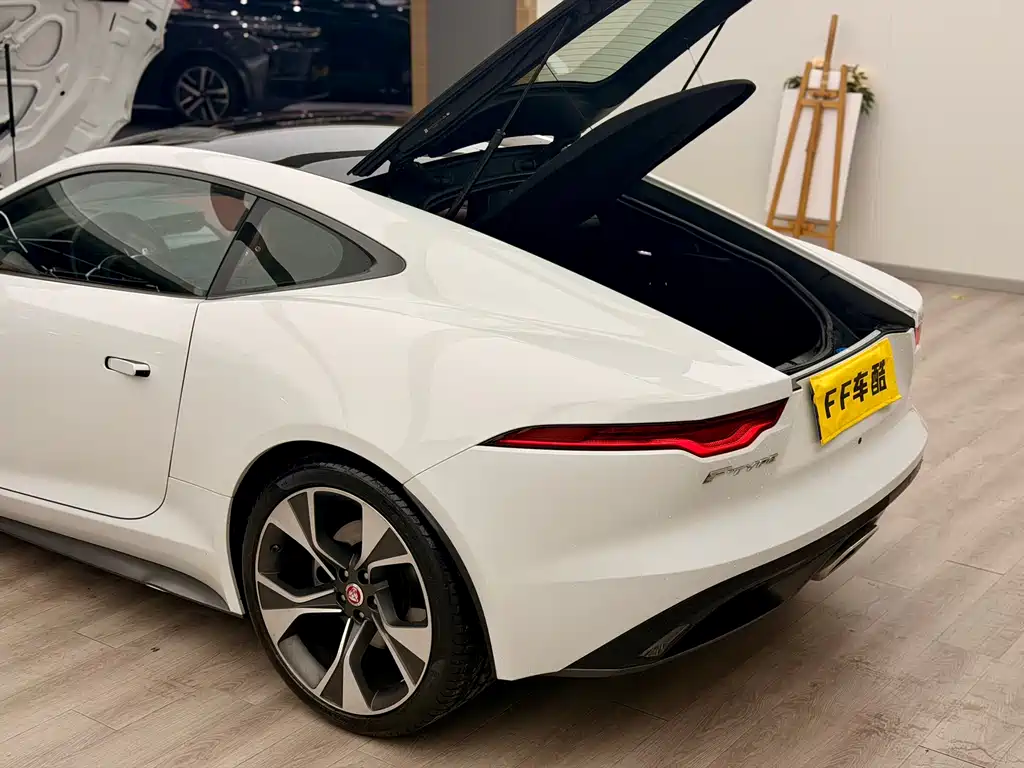 Jaguar F-Type 2022 P300 R-DYNAMIC BLACK