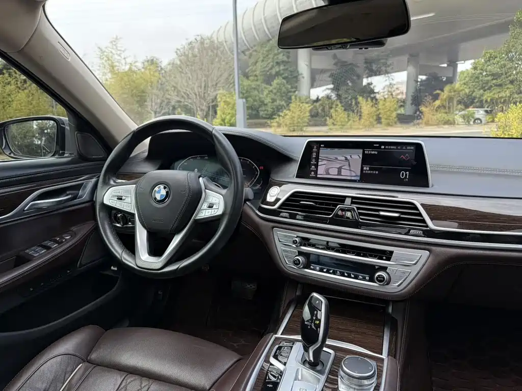 BMW 7 SERIES