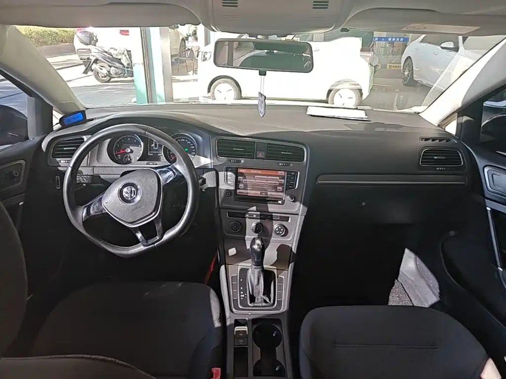 Volkswagen Golf — миниатюра 10