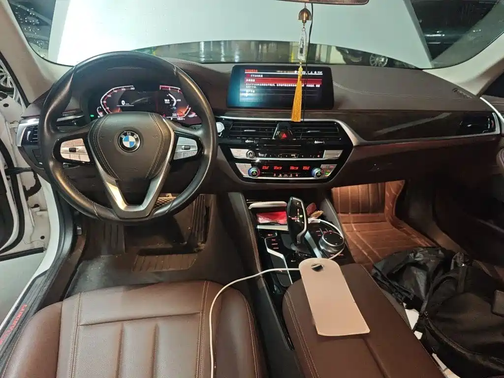 BMW 5 Series — миниатюра 13