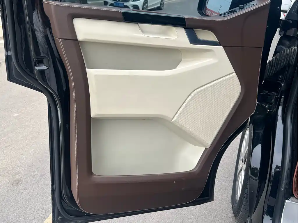 Volkswagen Caravelle 2019 2.0TSI Luxury 7 мест