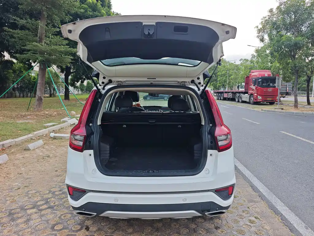 Geely Vision X6 — миниатюра 11