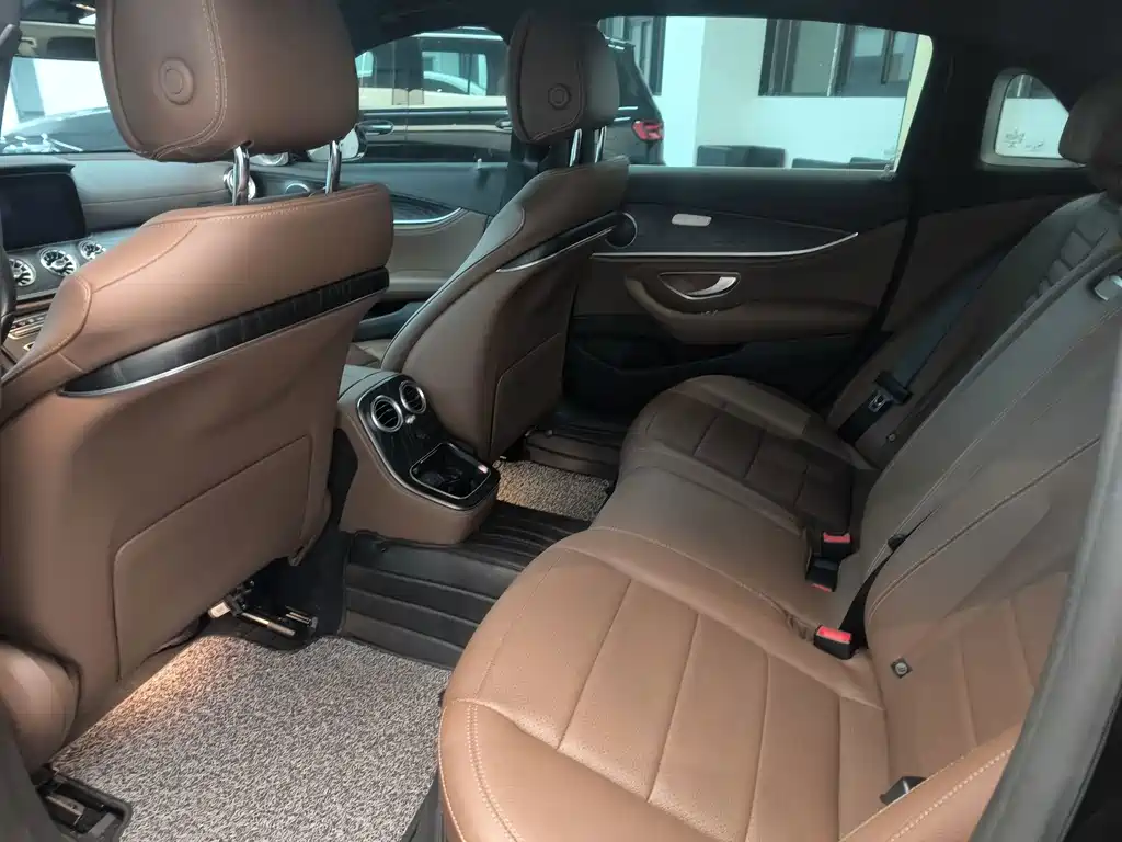Mercedes-Benz E-Class — миниатюра 13