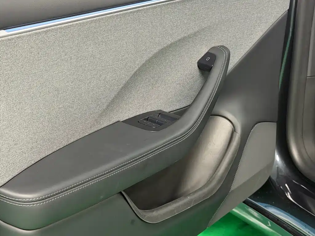 Tesla Model 3 — миниатюра 8