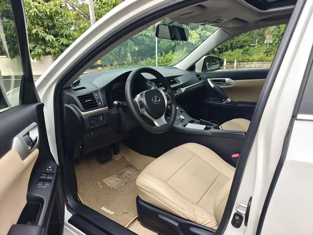 Lexus CT — миниатюра 4