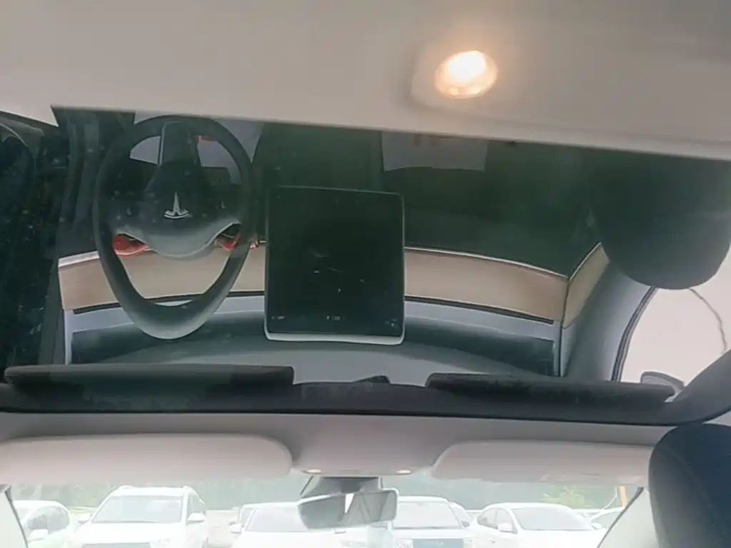 Tesla Model 3 — миниатюра 18
