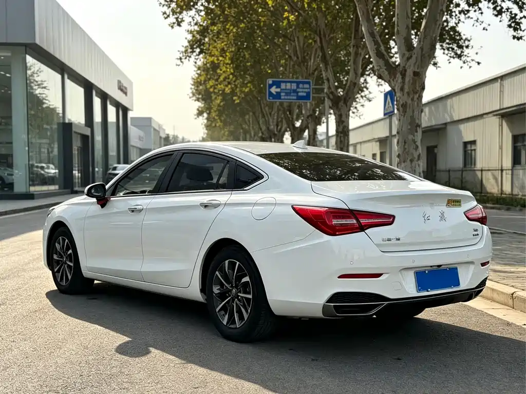 Hongqi Hongqi H5 — миниатюра 9