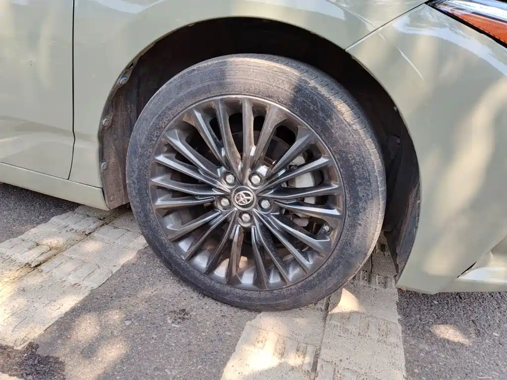 Toyota Avalon — миниатюра 8