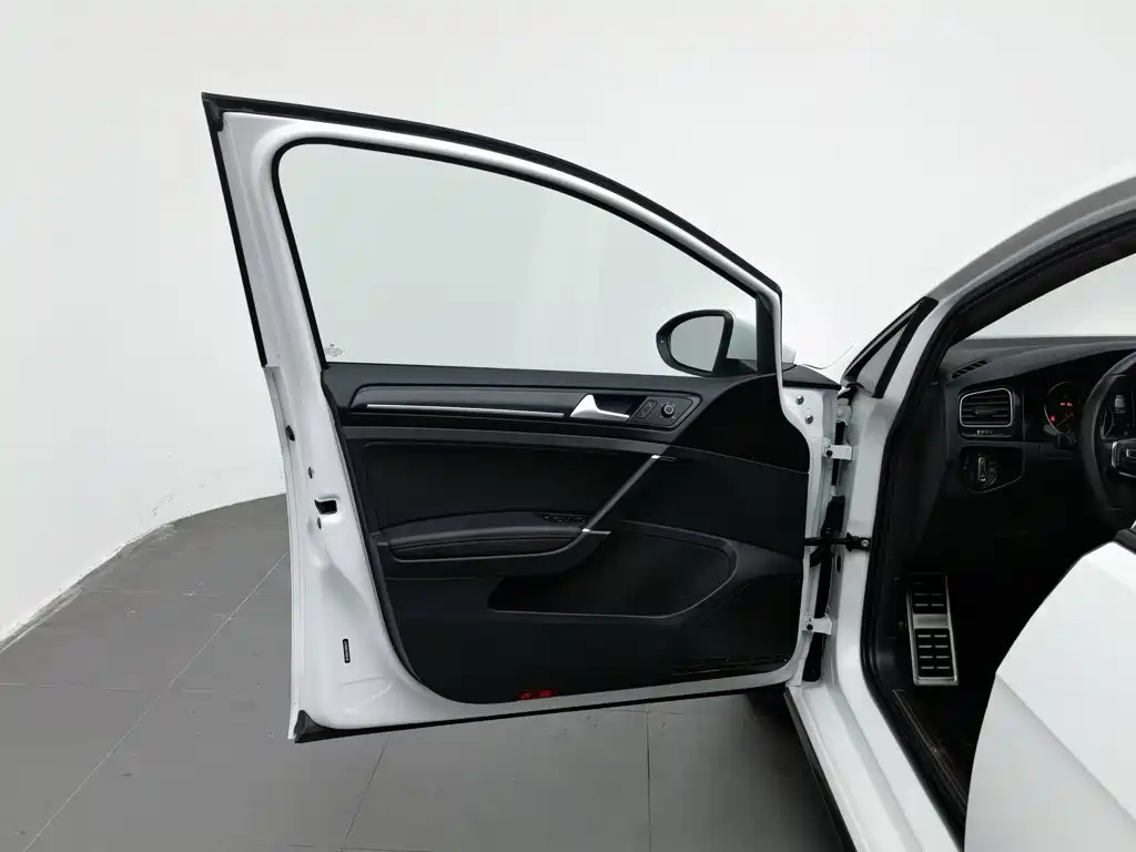 Volkswagen Golf GTI — миниатюра 8
