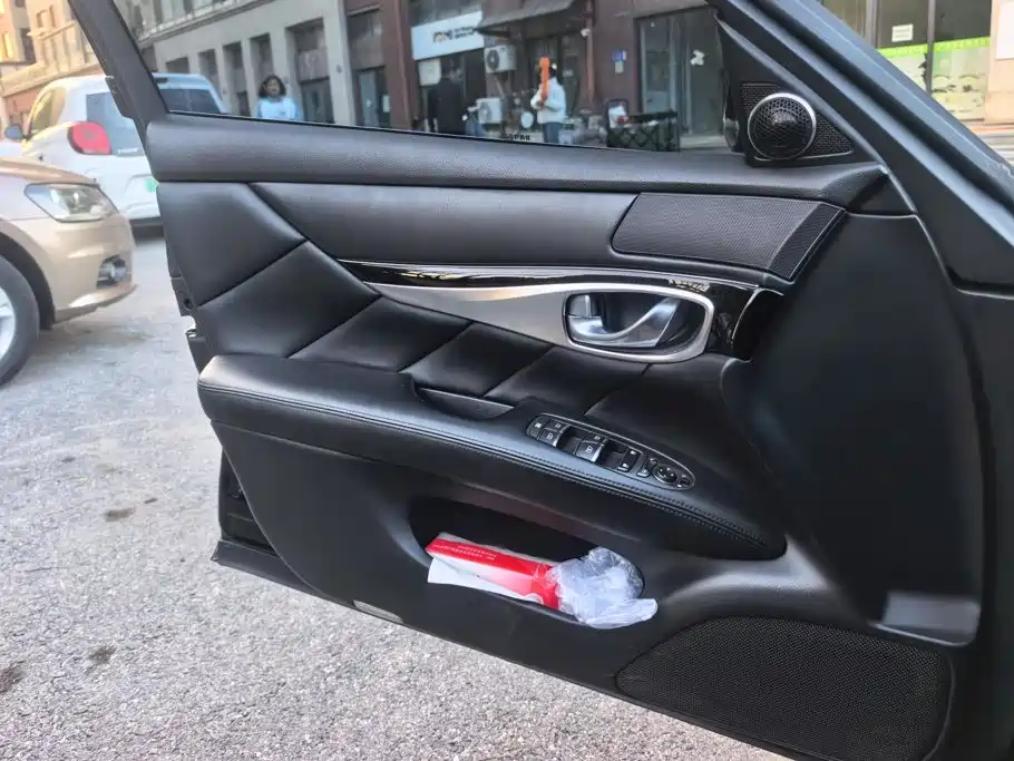 Infiniti Q70 — миниатюра 7