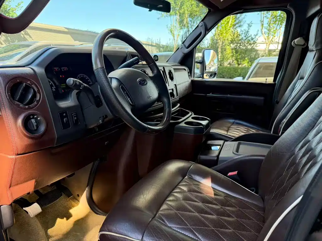 Ford E350 — миниатюра 8