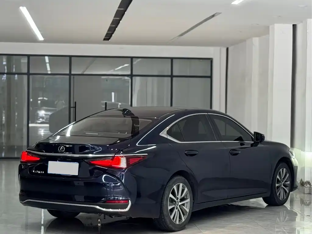 Lexus ES — миниатюра 7