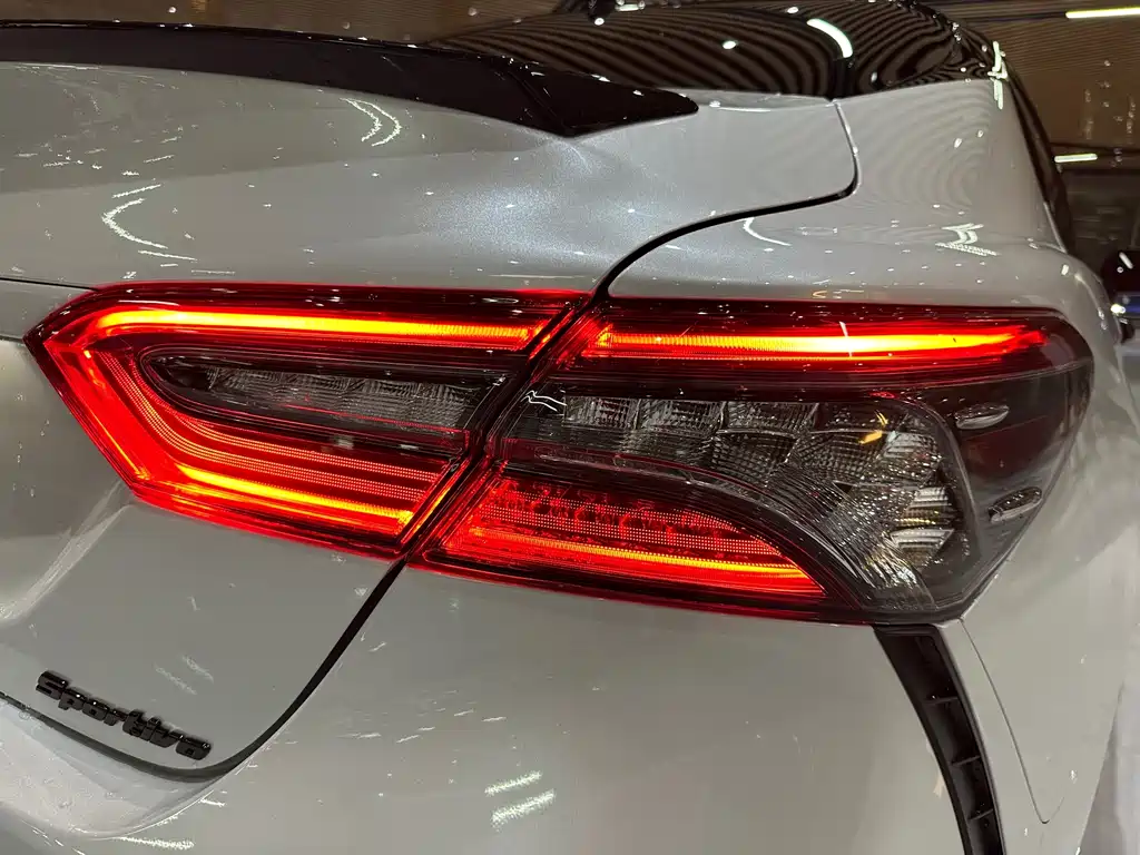 Toyota Camry — миниатюра 24