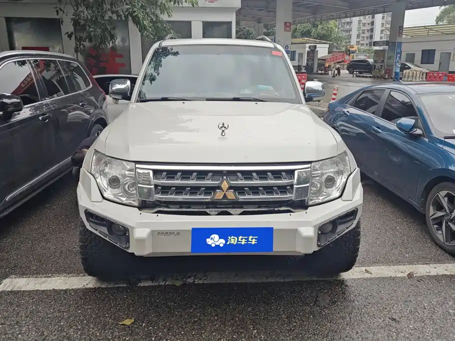 Mitsubishi Pajero — миниатюра 2