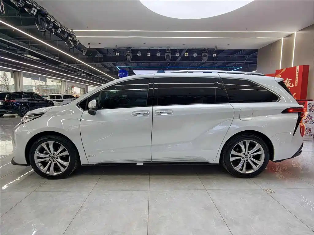 TOYOTA SIENNA