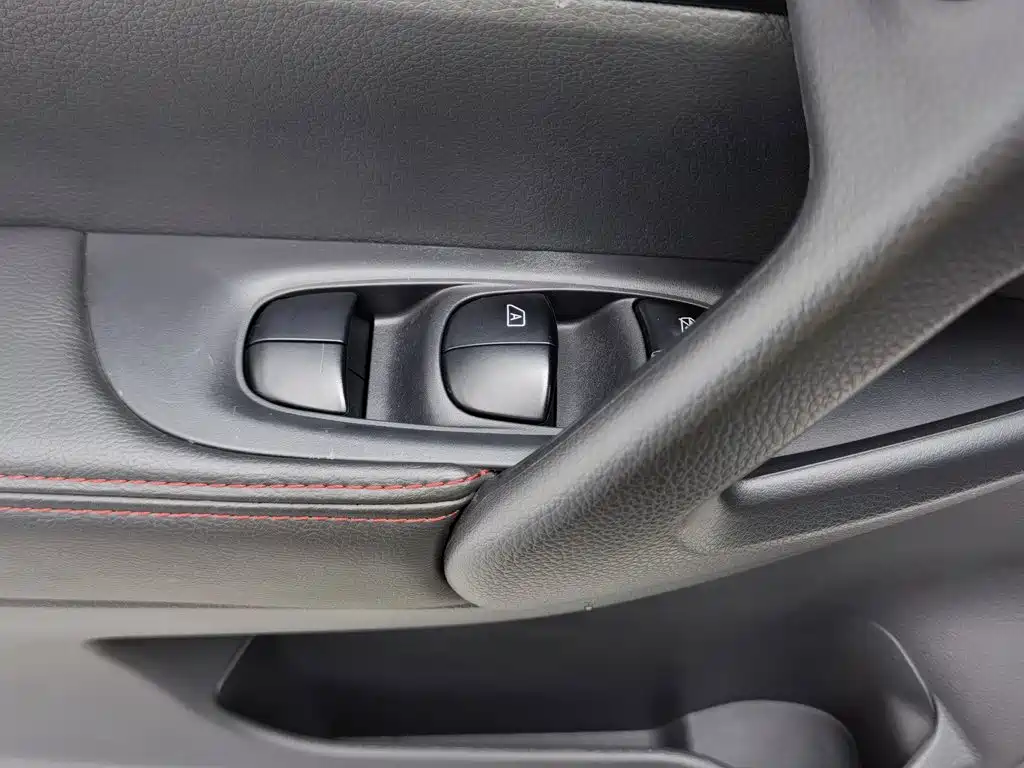 Nissan Qashqai — миниатюра 9