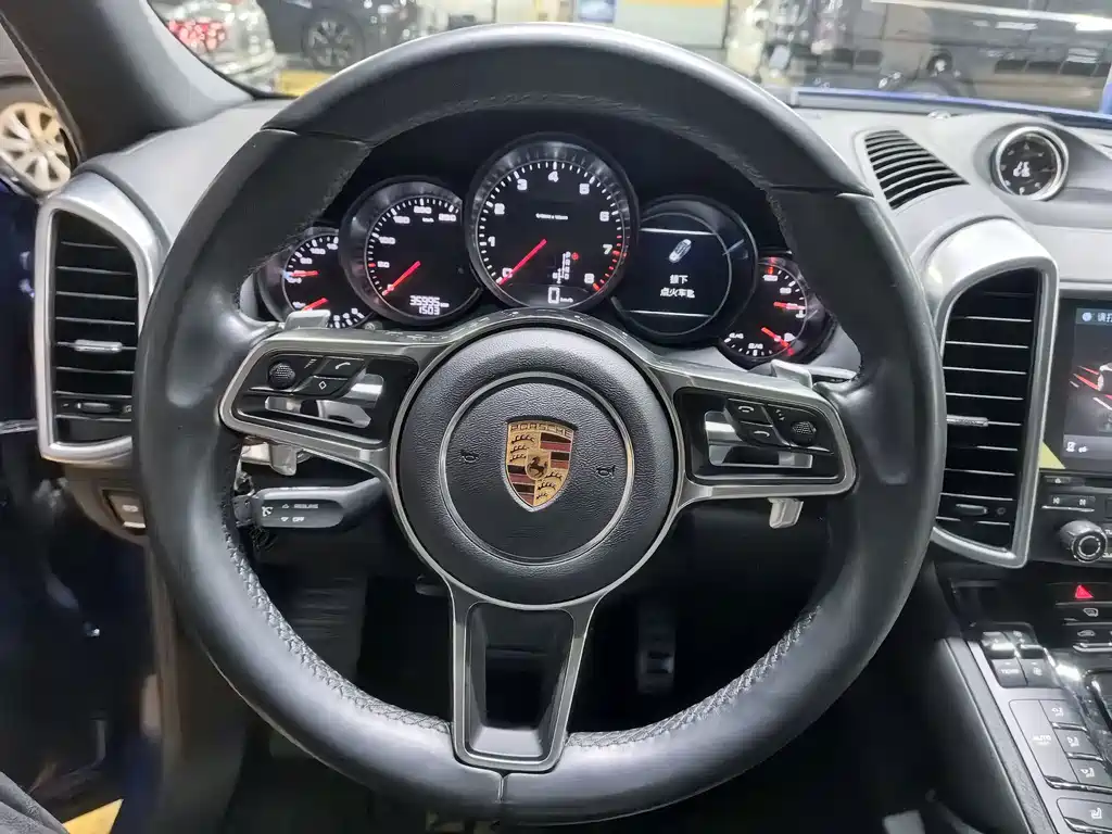 Porsche Cayenne — миниатюра 14