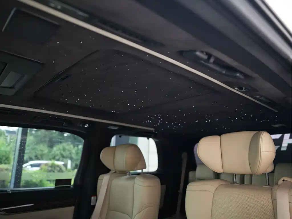 Toyota Alphard — миниатюра 11
