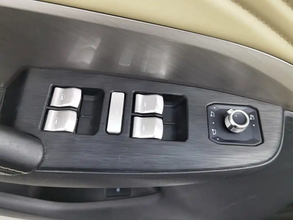 Wey Wey VV6 — миниатюра 9