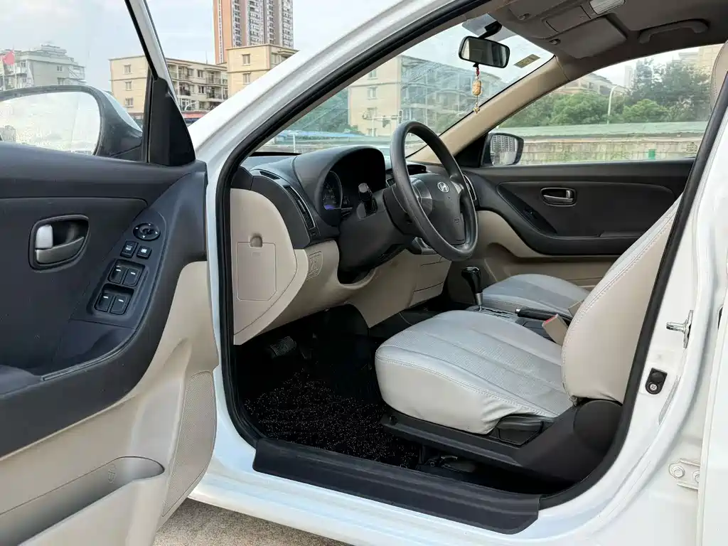 Hyundai Elantra — миниатюра 2