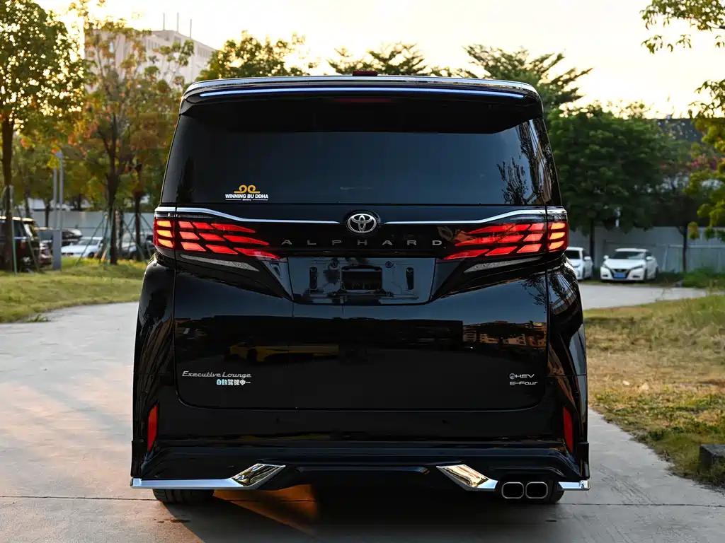 Toyota Alphard — миниатюра 5