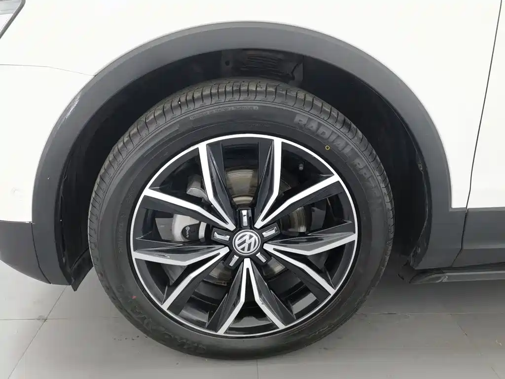 Volkswagen Tiguan L — миниатюра 17