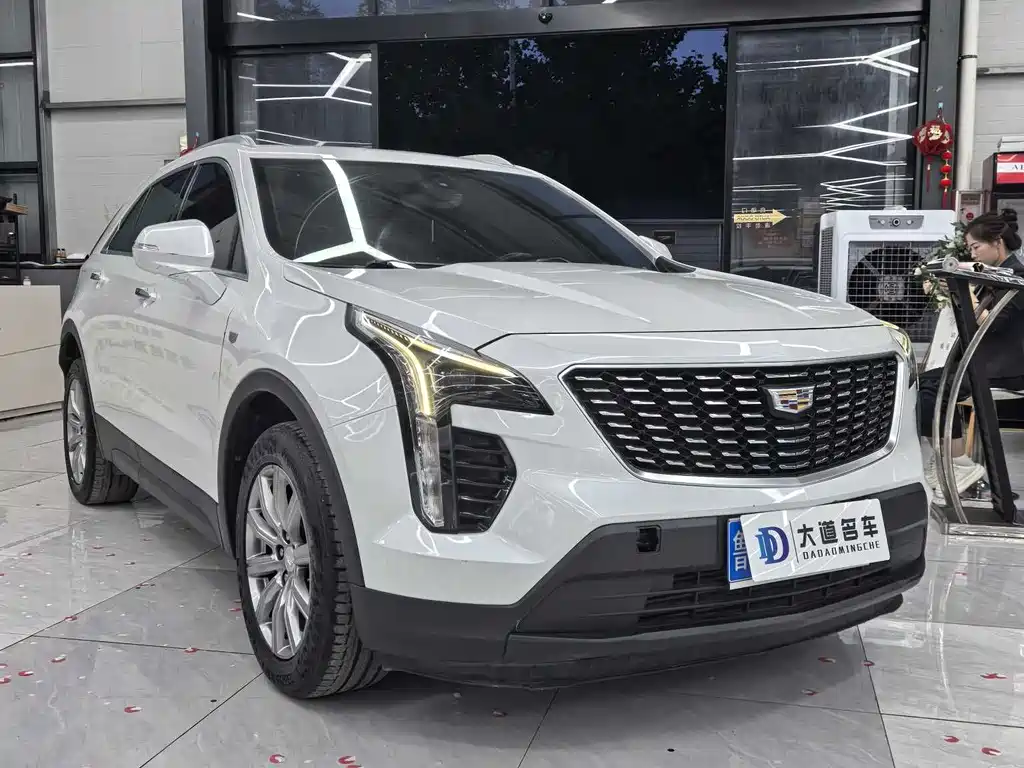 CADILLAC XT4