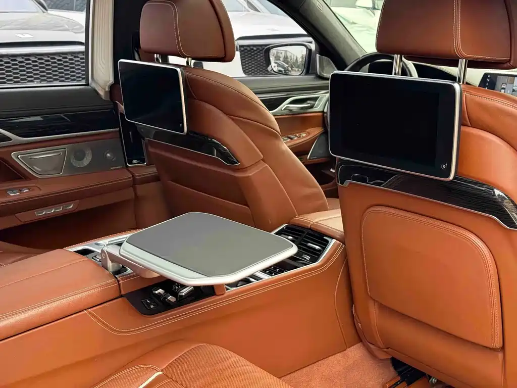 BMW 7 Series — миниатюра 15