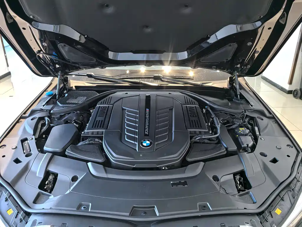 BMW 7 Series — миниатюра 25