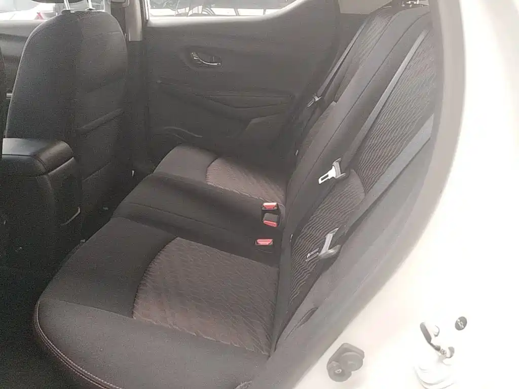 Nissan Bluebird — миниатюра 17