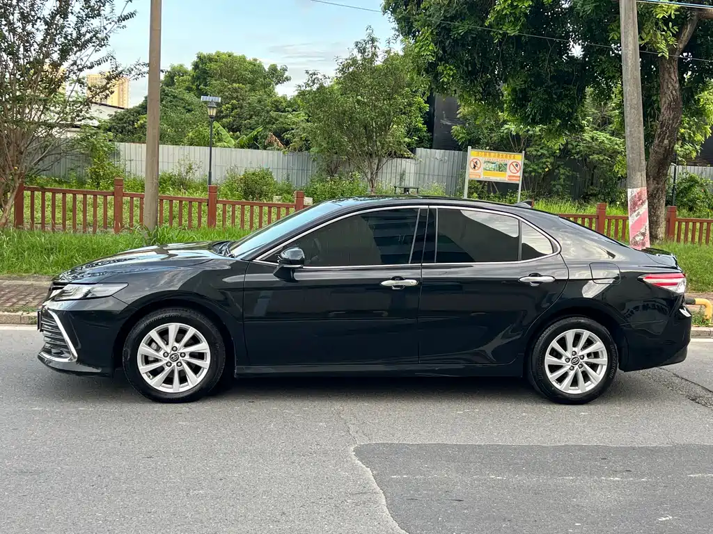 Toyota Camry — миниатюра 8