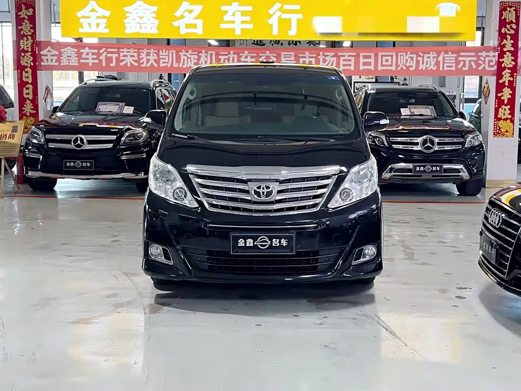 Toyota Alphard — миниатюра 2