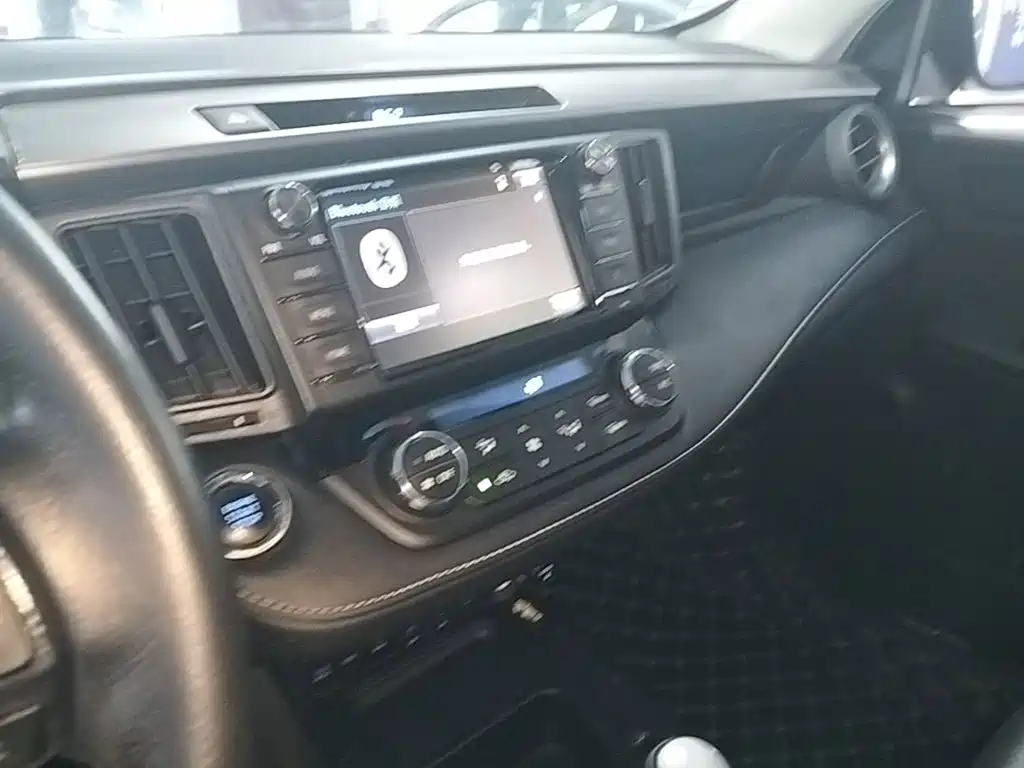 Toyota RAV4 — миниатюра 13