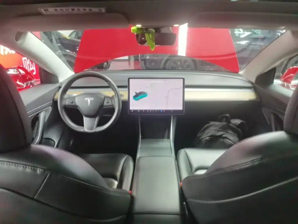 Tesla Model 3 — миниатюра 10