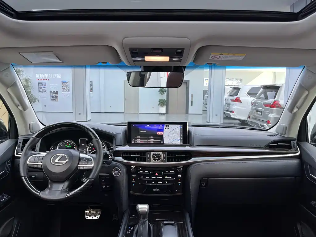 Lexus LX — миниатюра 9