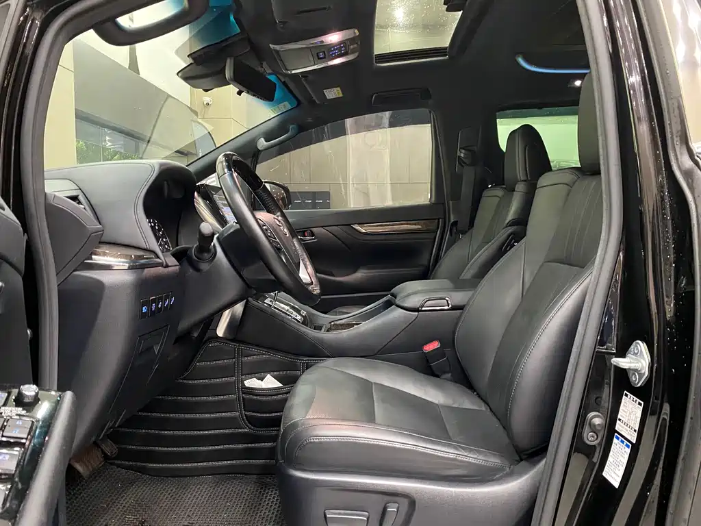 Toyota Vellfire — миниатюра 6