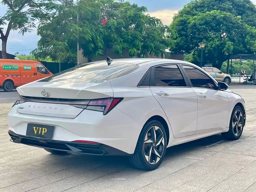 Hyundai Elantra — миниатюра 7