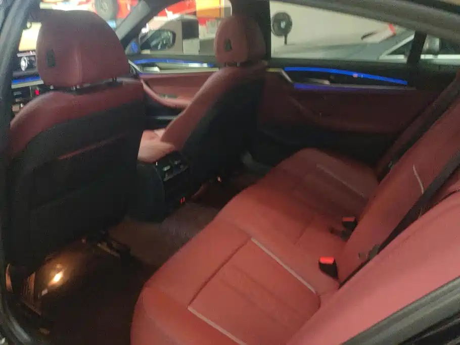BMW 5 Series — миниатюра 11