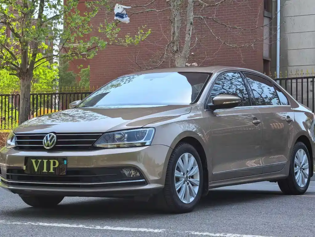 Volkswagen Sagitar 2015
