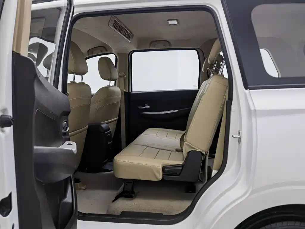 Wuling Hongguang — миниатюра 15