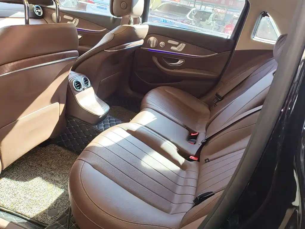 Mercedes-Benz E-Class — миниатюра 17