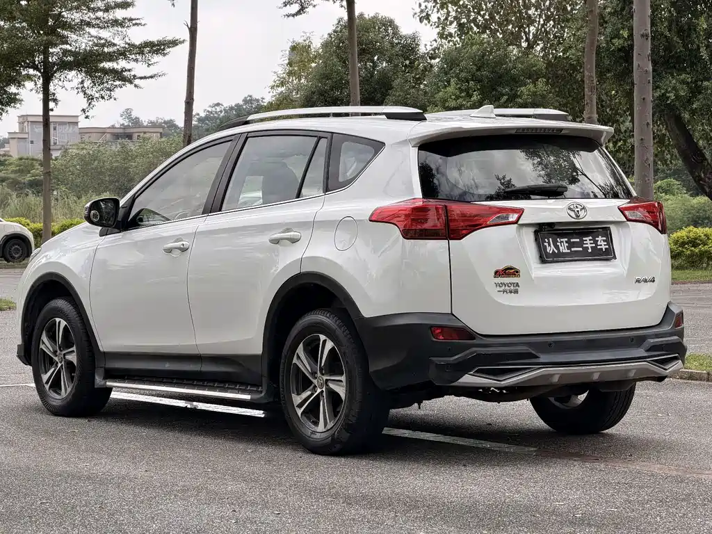Toyota RAV4 — миниатюра 7